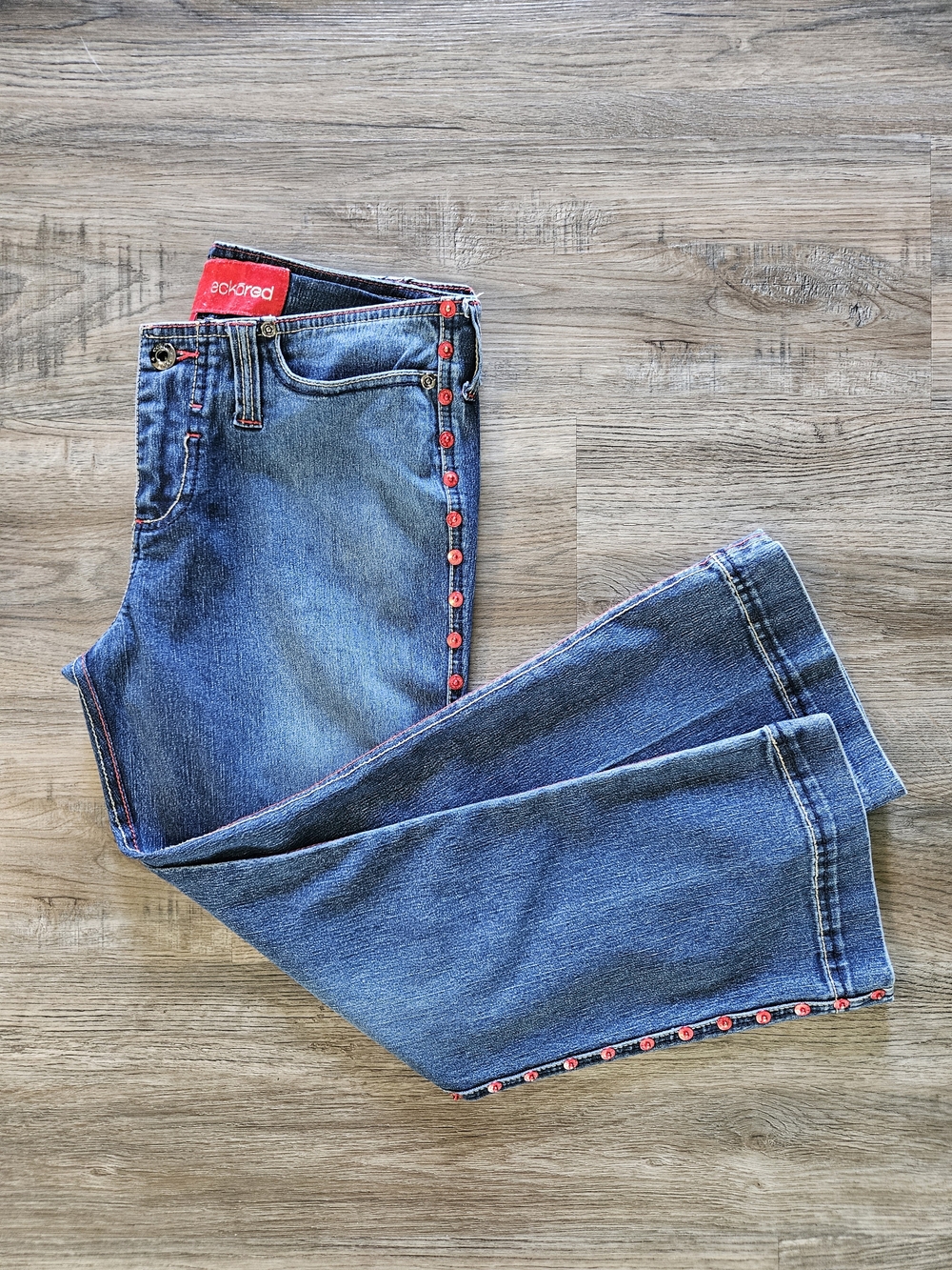 Vintage Ecko Red Women’s Y2K Washed Blue Denim Capri with Red Button Trim